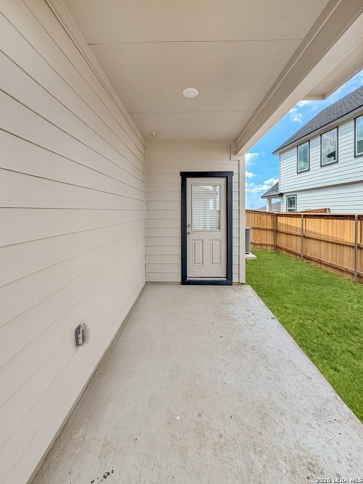 5506 Daylight Dr - Photo 5 of 32