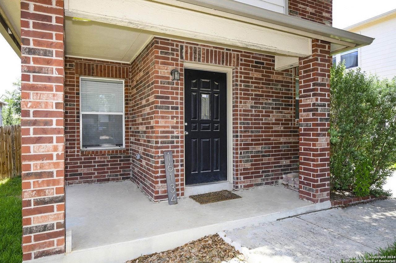 16134 Branching Oaks - Photo 2 of 25