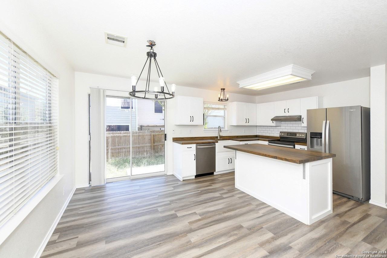 16134 Branching Oaks - Photo 7 of 25