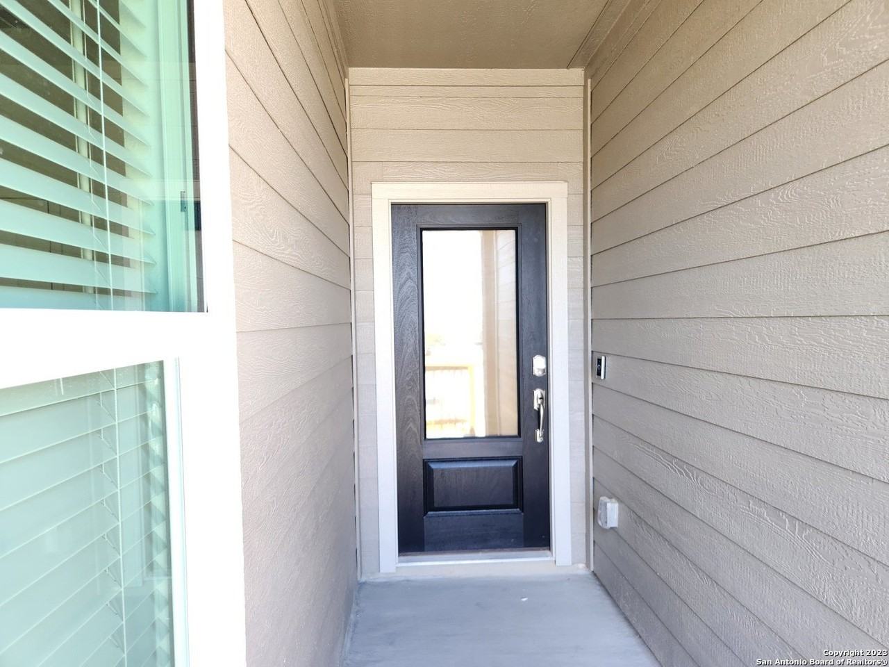 13907 Sickle Rdg - Photo 3 of 36