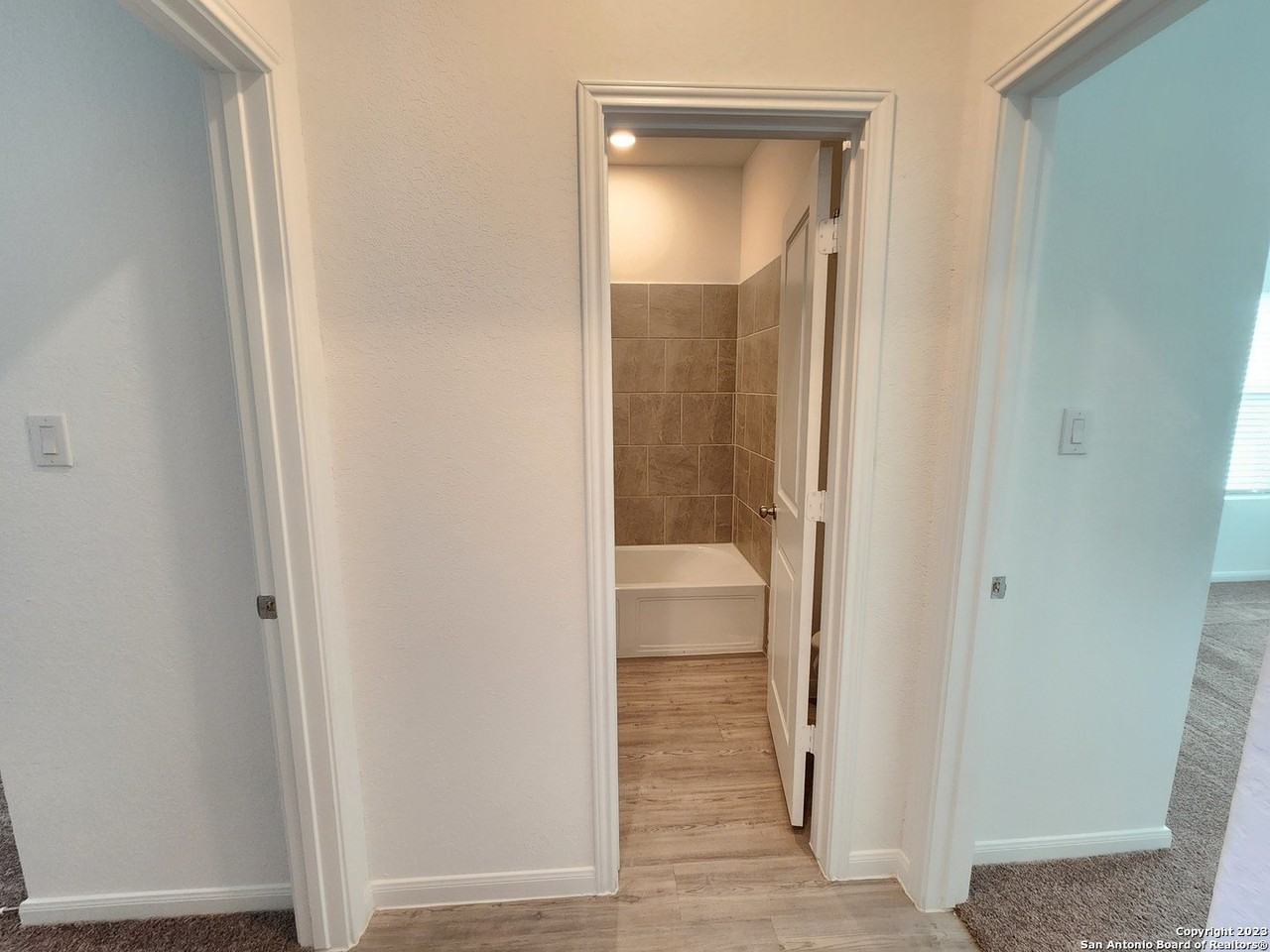 13907 Sickle Rdg - Photo 7 of 36