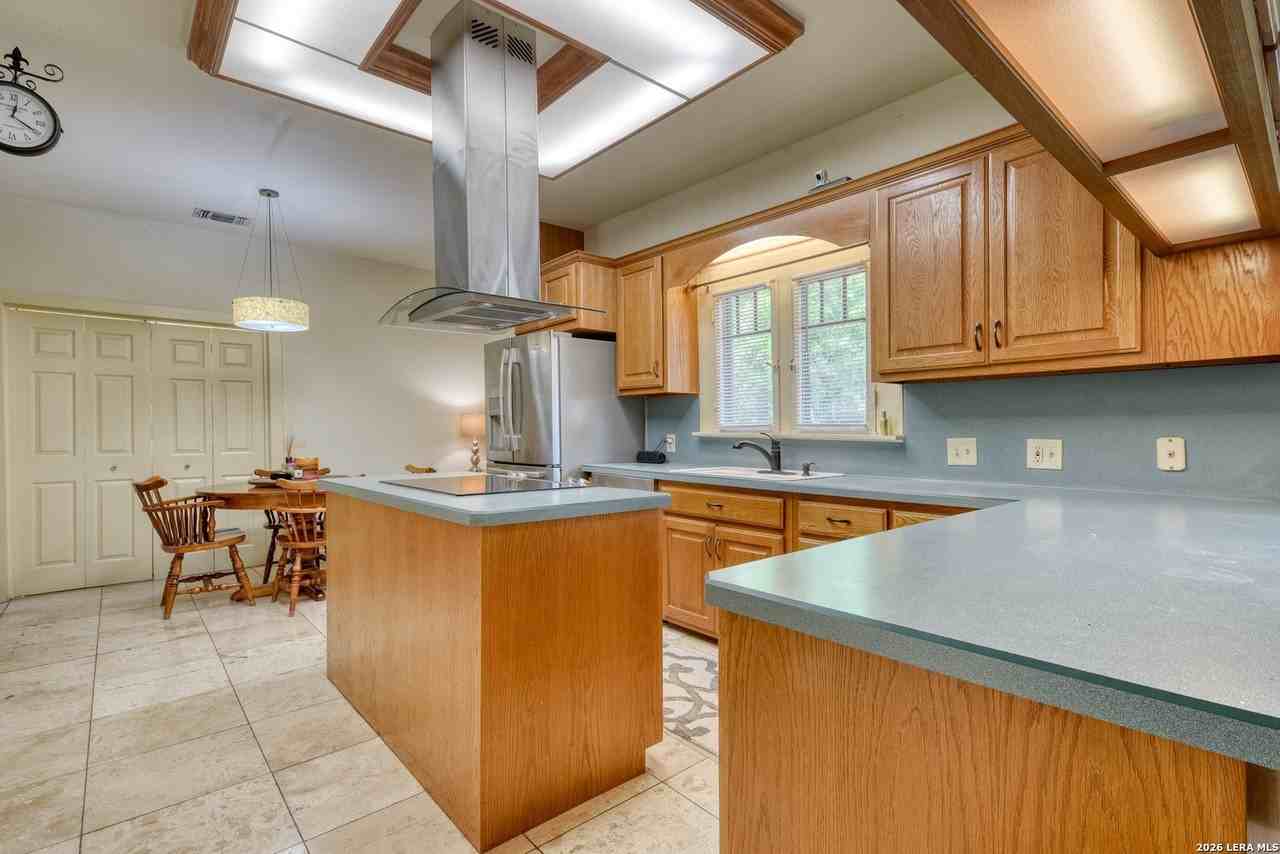 222 S Academy Ave - Photo 4 of 18