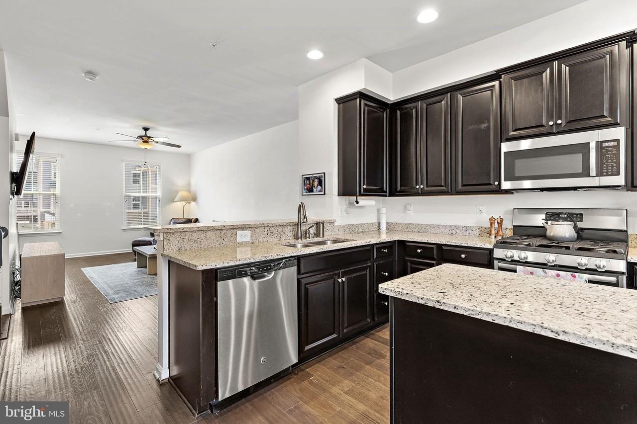 654 Ravenwood Dr - Photo 5 of 32
