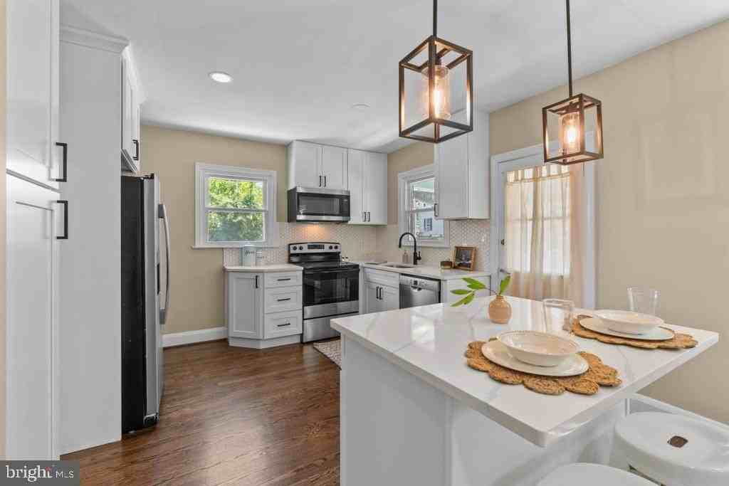 3027 Lavender Ave - Photo 2 of 25