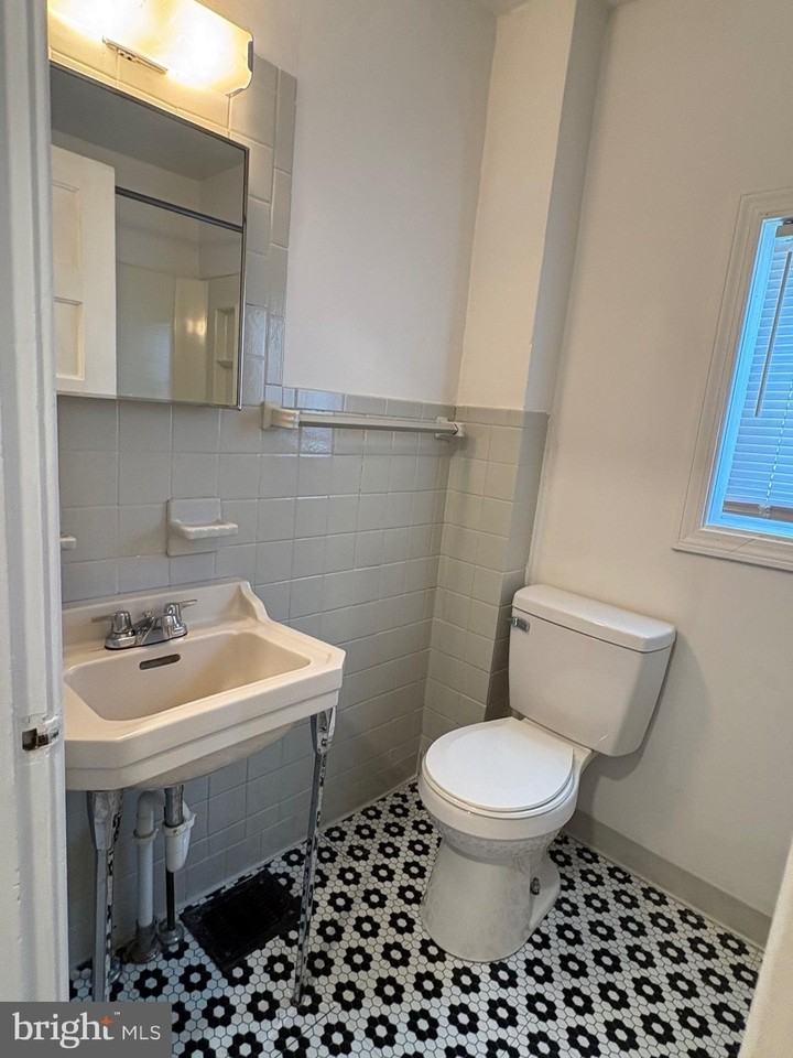 314 W 4th St - Photo 7 of 20