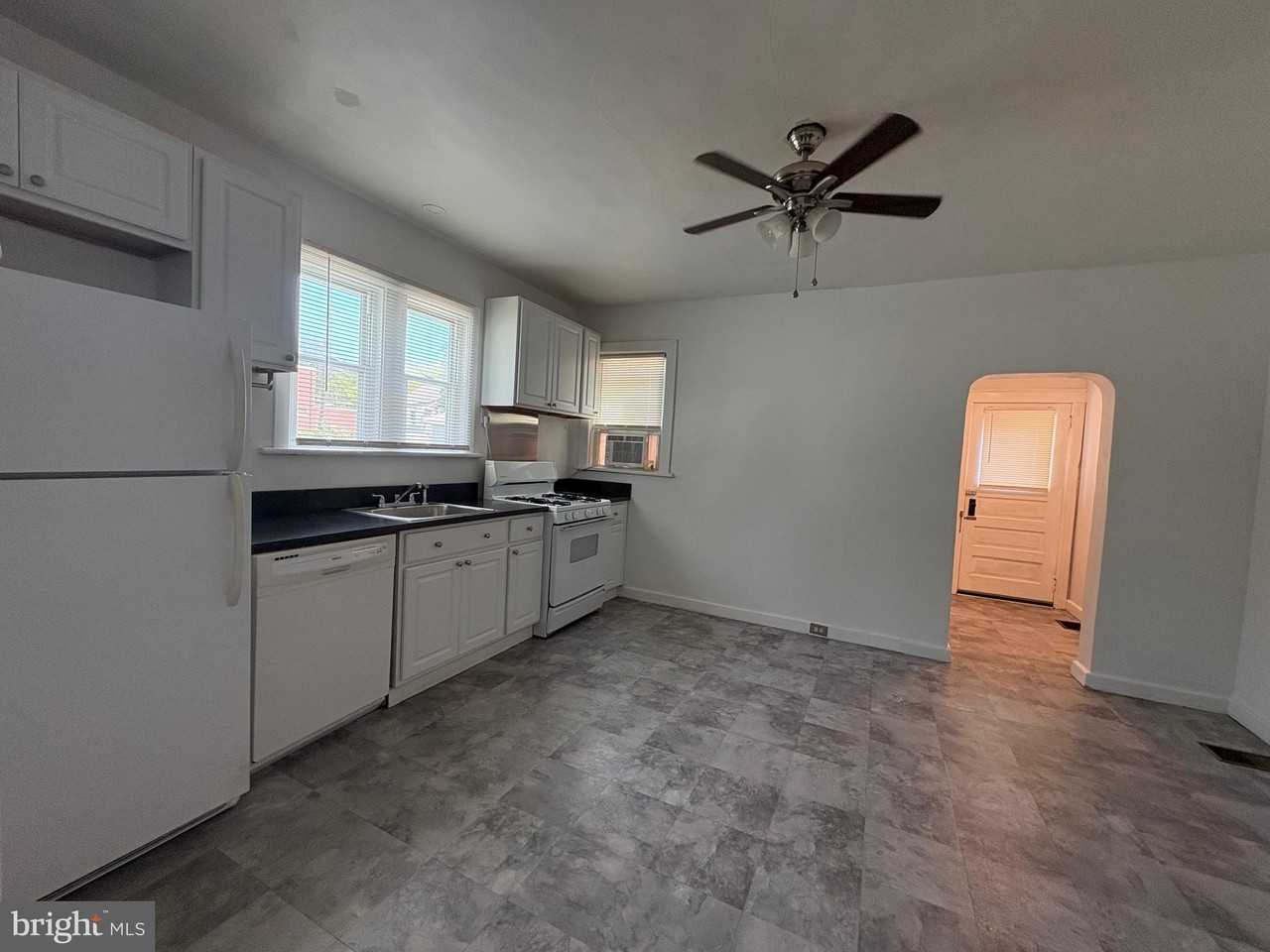 314 W 4th St - Photo 4 of 20