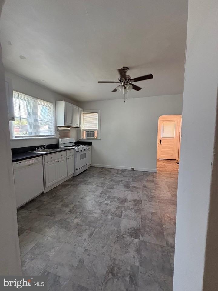 314 W 4th St - Photo 5 of 20