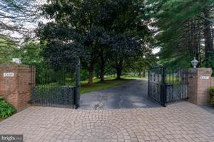 featured image of 1135 Romsey Dr