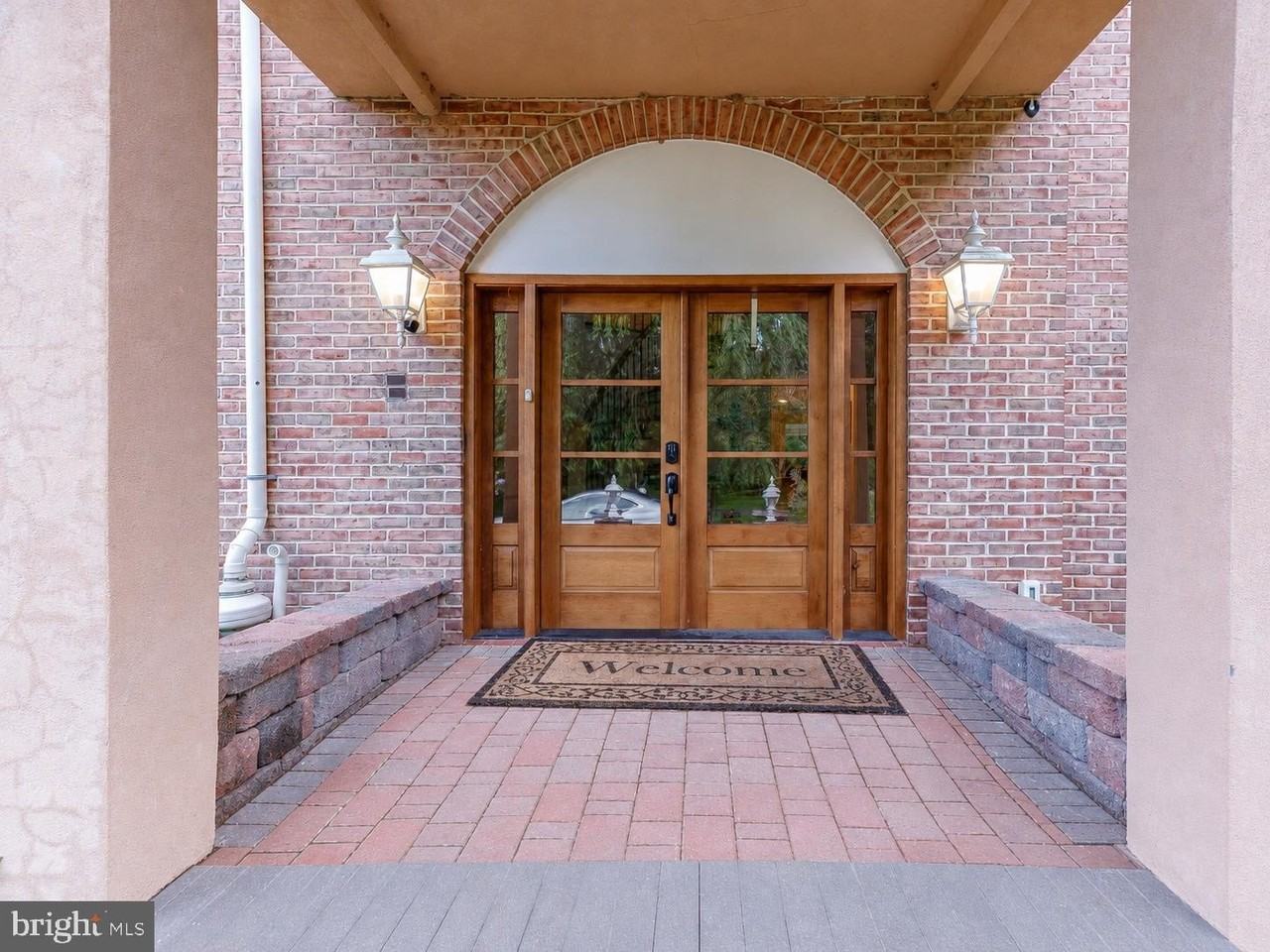 1135 Romsey Dr - Photo 3 of 36