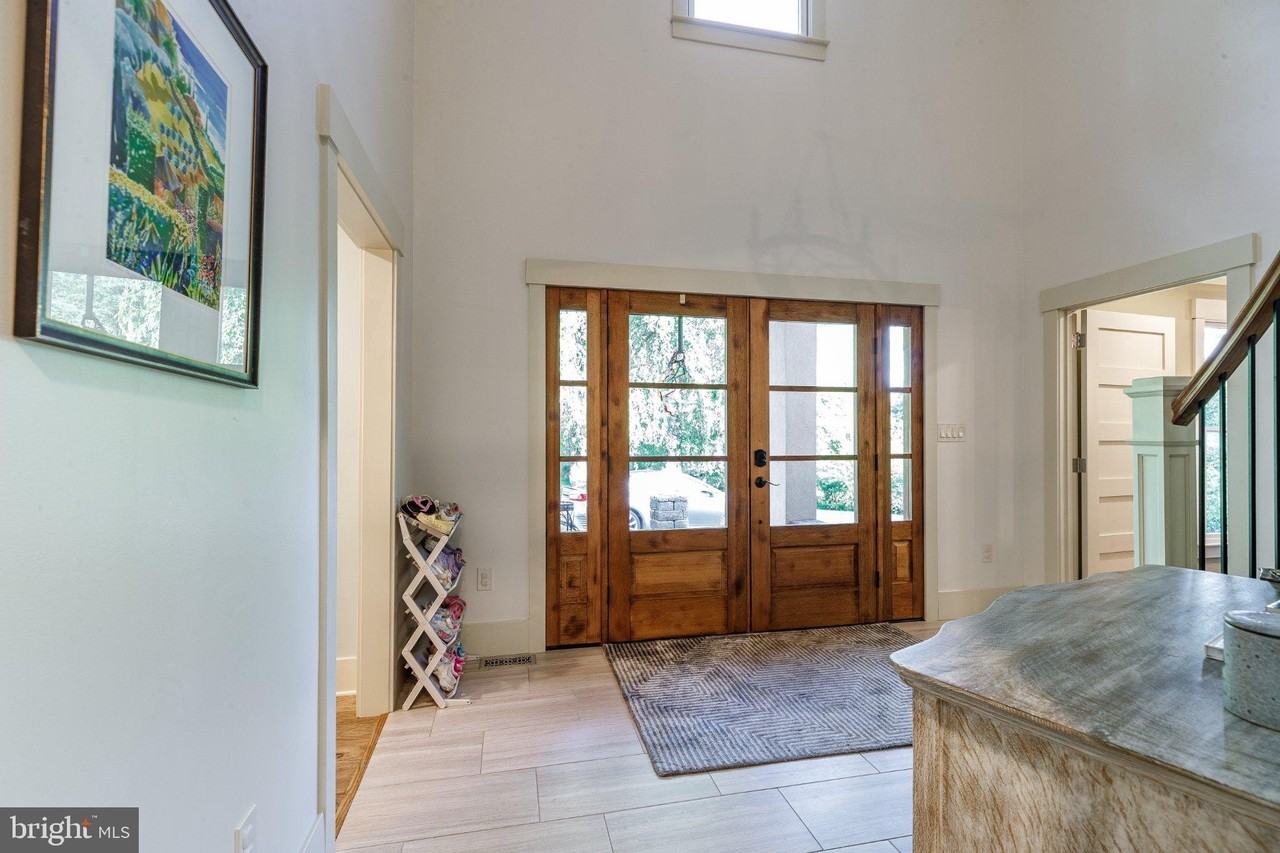 1135 Romsey Dr - Photo 4 of 36