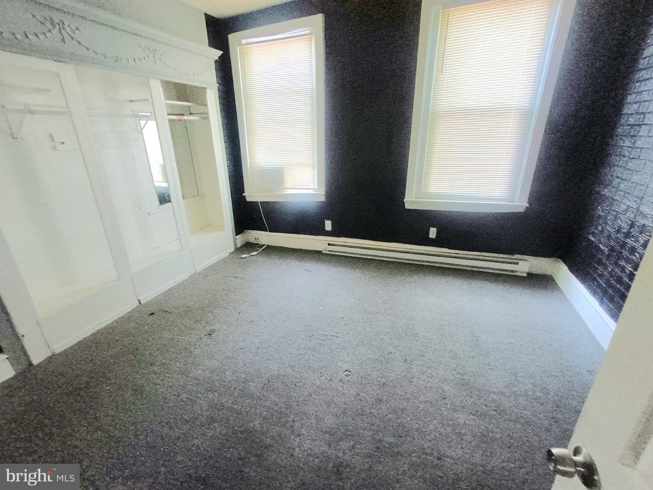 2338 W Hagert St #2 - Photo 2 of 4