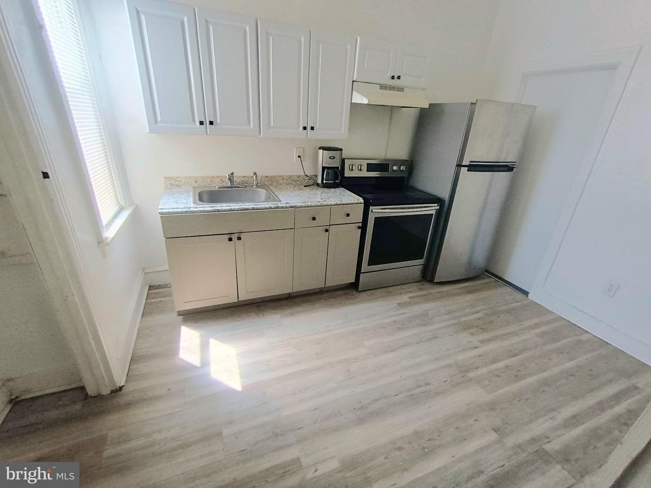 2338 W Hagert St #2 - Photo 4 of 4
