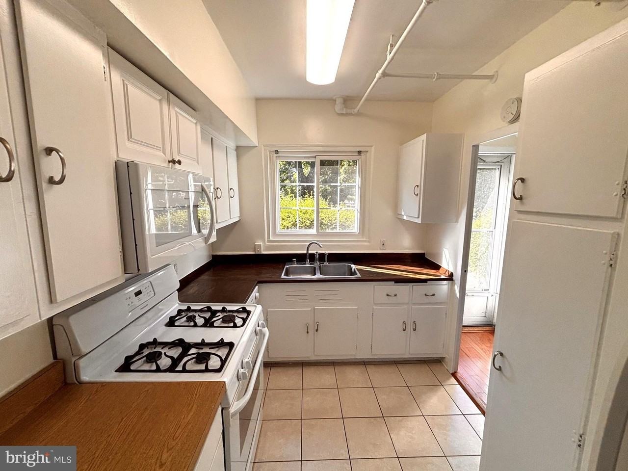 1643 Preston Rd - Photo 3 of 27