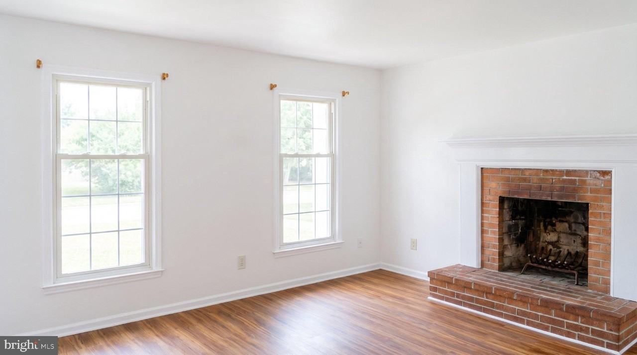 402 Forest Ct - Photo 4 of 20