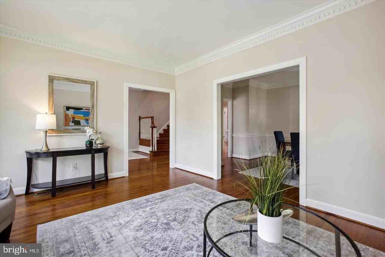 2041 Westmoreland St - Photo 6 of 50