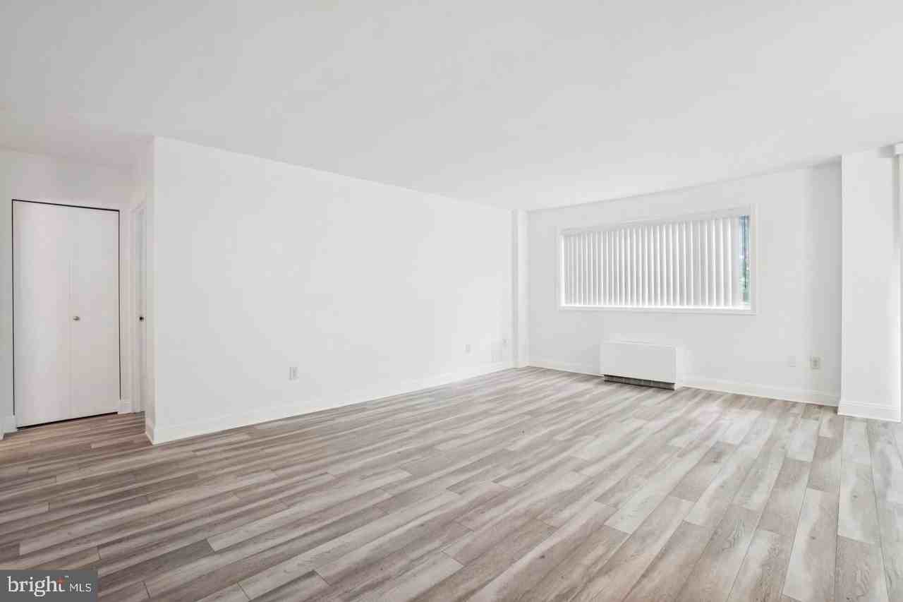 2059 Huntington Ave #111 - Photo 4 of 33
