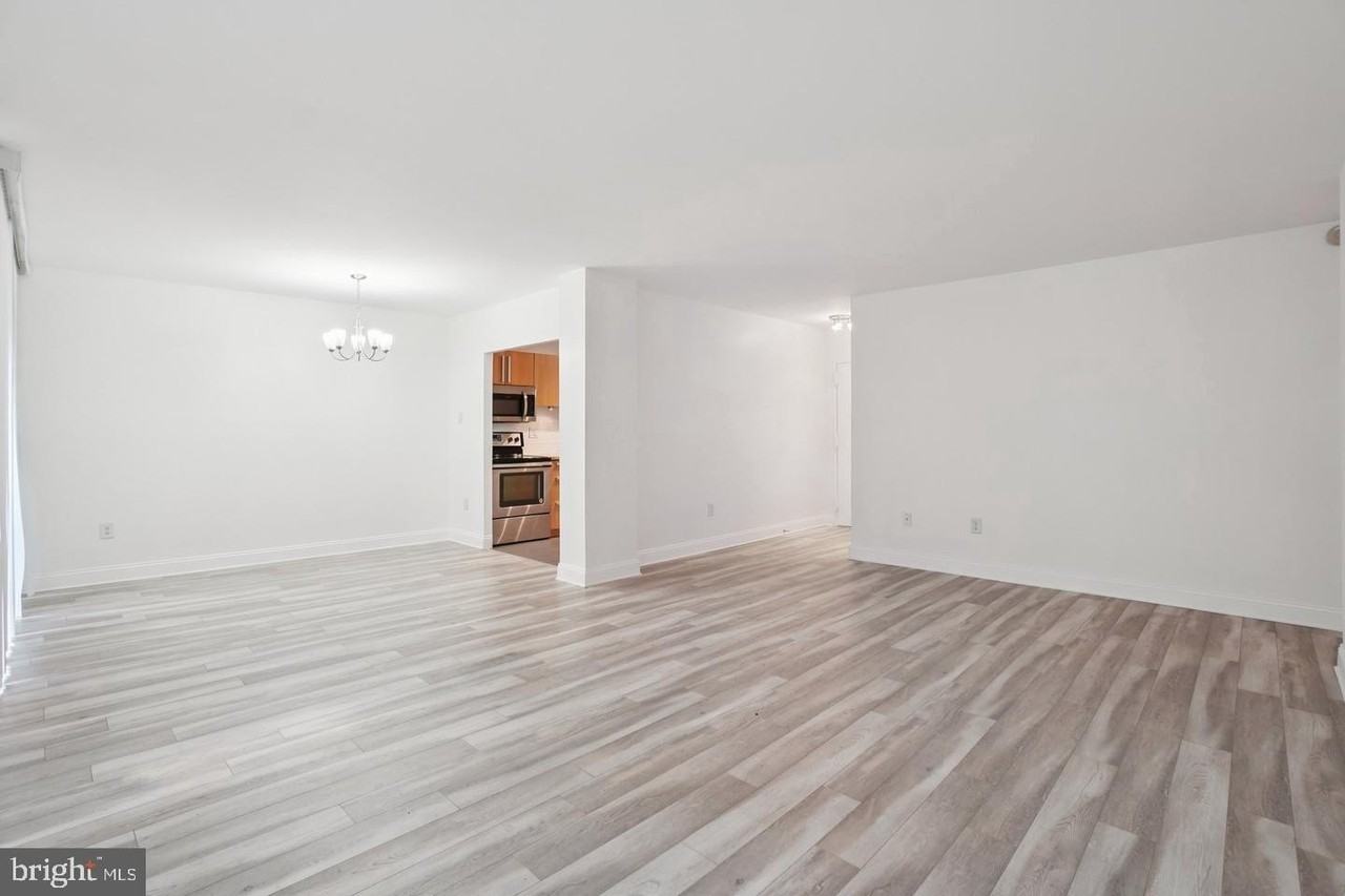 2059 Huntington Ave #111 - Photo 7 of 33