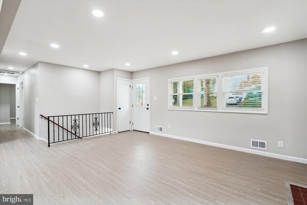 2226 Westwood Pl - Photo 7 of 33