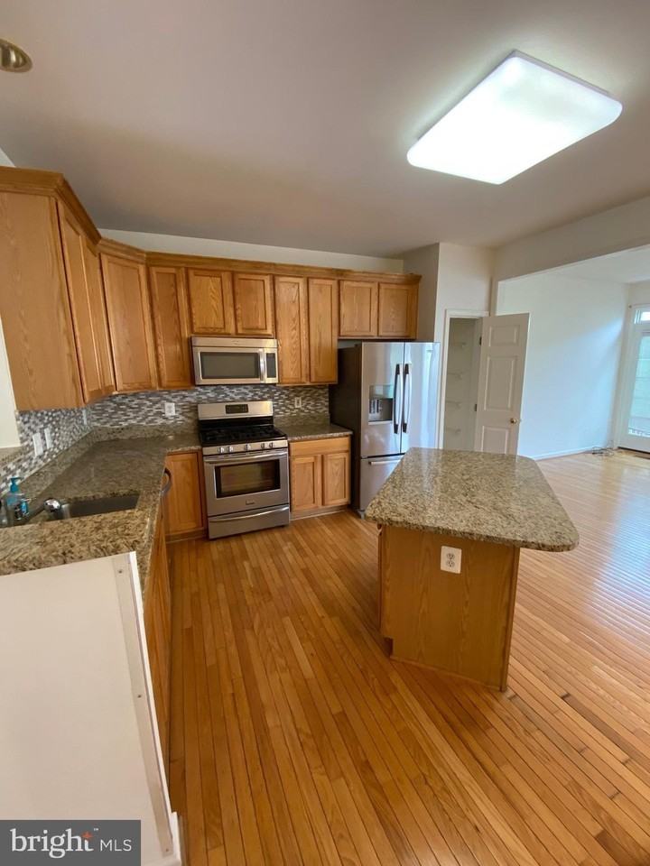 2560 Belcroft Pl - Photo 2 of 28
