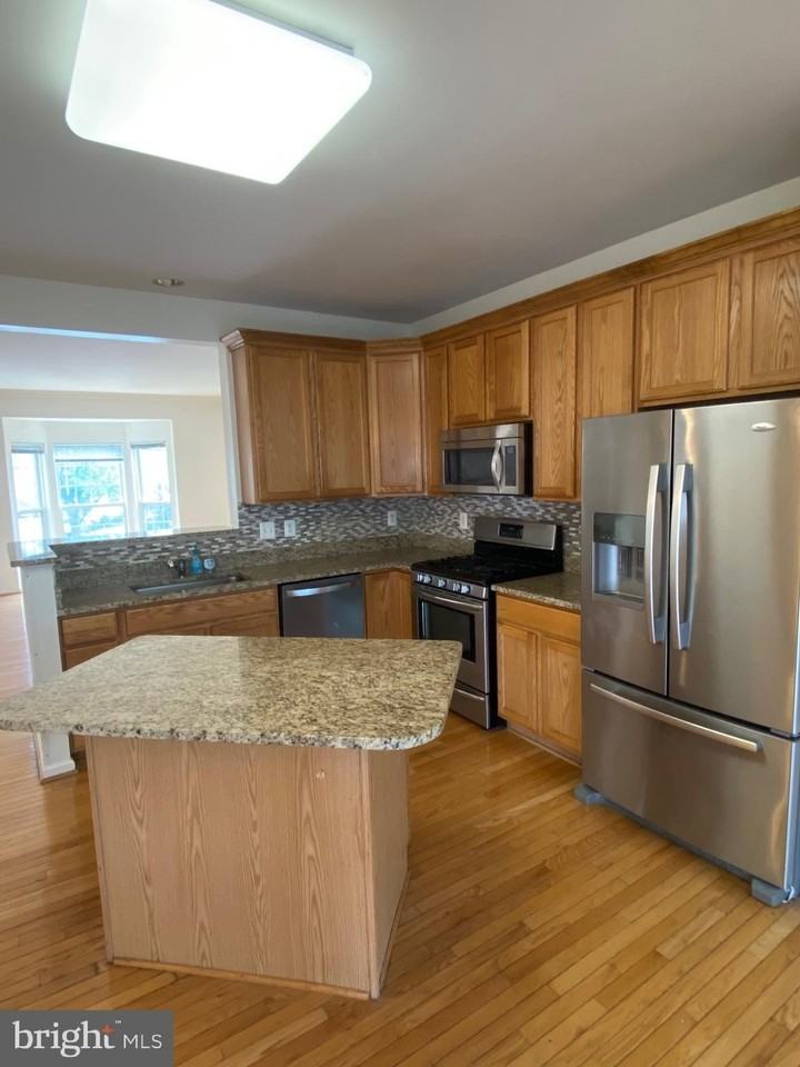 2560 Belcroft Pl - Photo 3 of 28