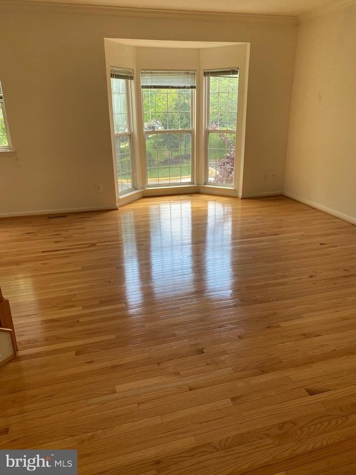 2560 Belcroft Pl - Photo 5 of 28