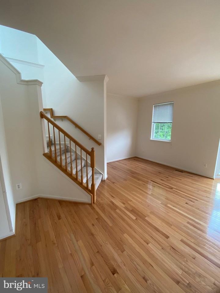 2560 Belcroft Pl - Photo 7 of 28