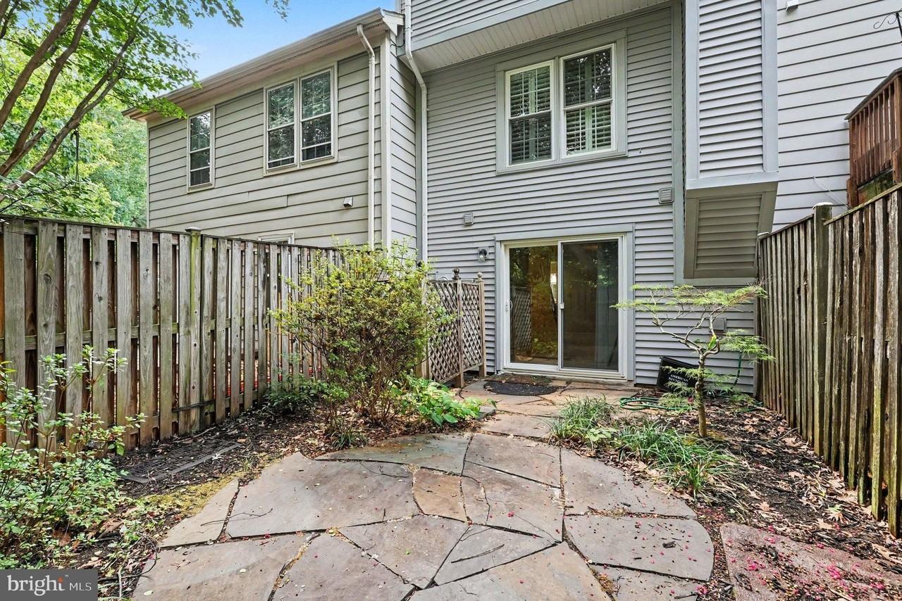 15067 Maple Glen Ct - Photo 4 of 26