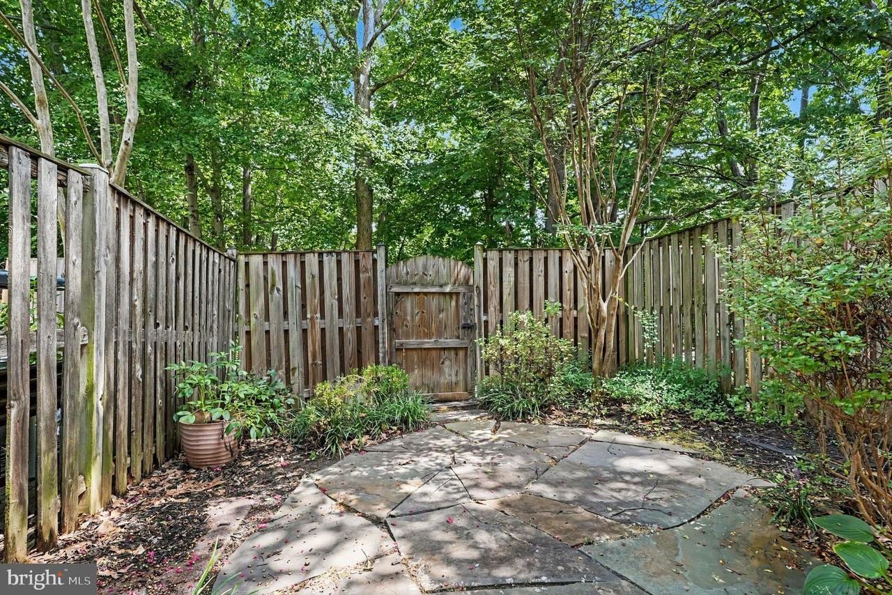 15067 Maple Glen Ct - Photo 5 of 26