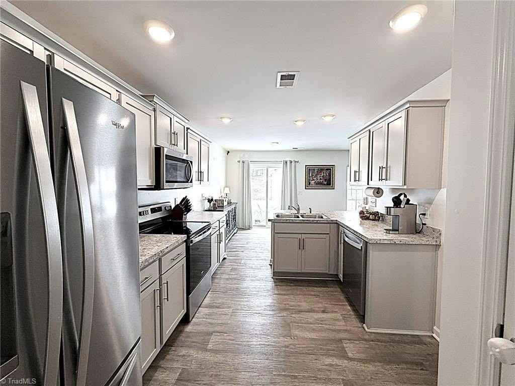 5021 Black Forest Dr - Photo 4 of 17