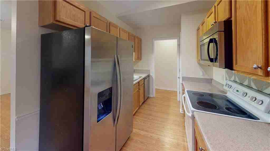 2428 Somerset Place Dr - Photo 4 of 12