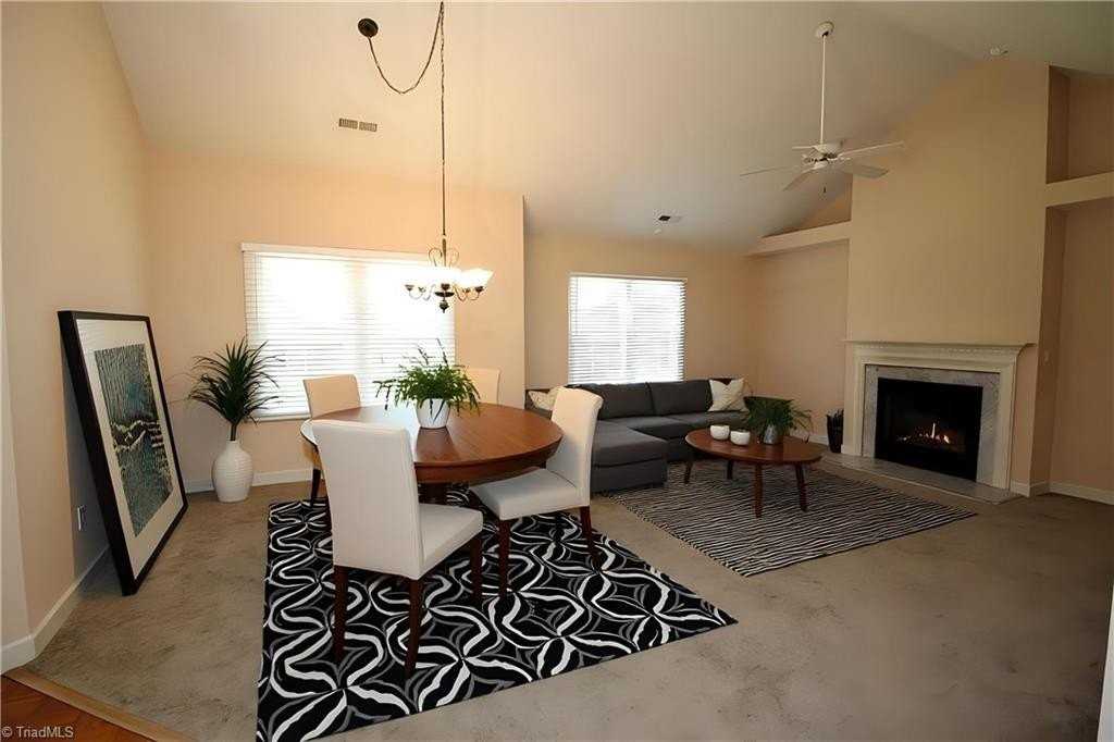 33 Cedar Knoll Dr - Photo 4 of 26