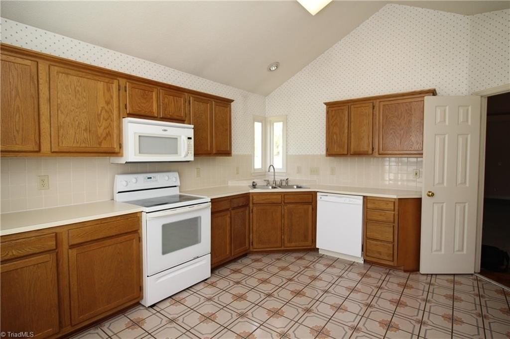 33 Cedar Knoll Dr - Photo 7 of 26