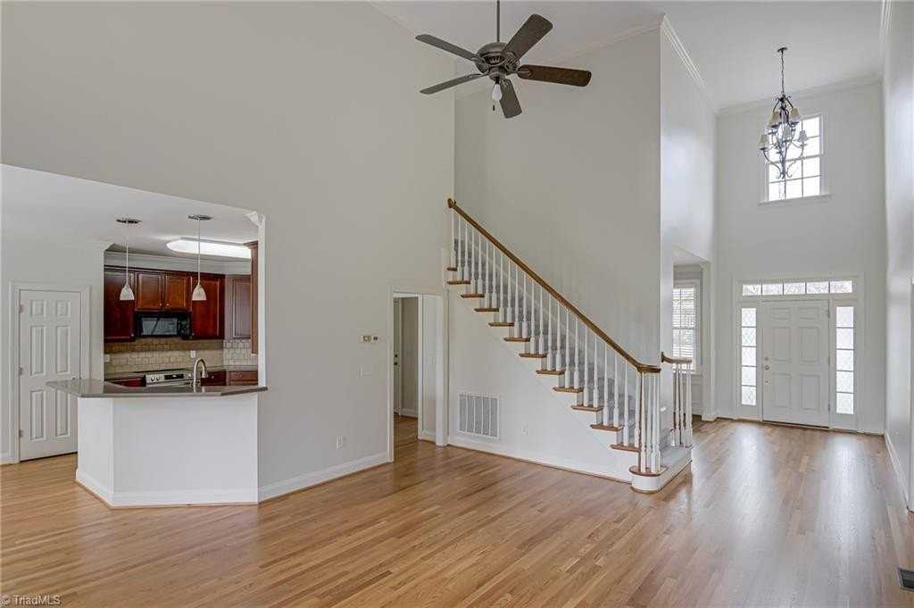 5708 Mabe Dr - Photo 6 of 32