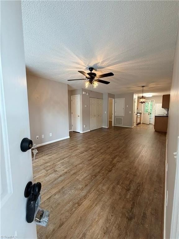 418 Westbrook Ct - Photo 4 of 37
