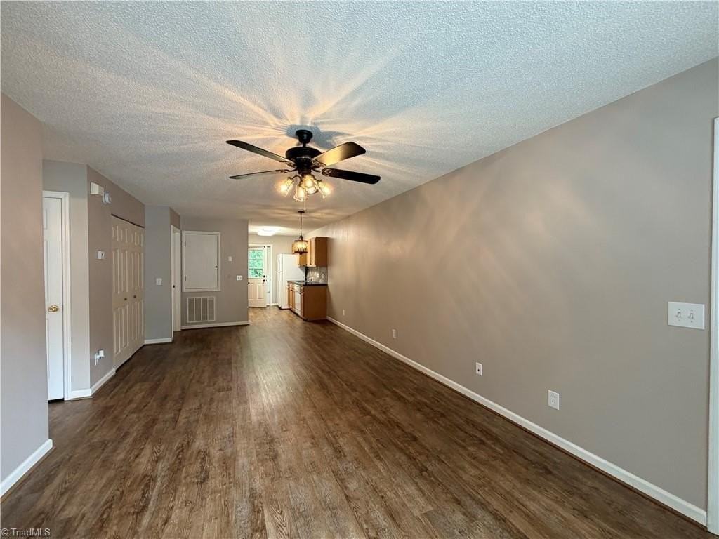 418 Westbrook Ct - Photo 6 of 37
