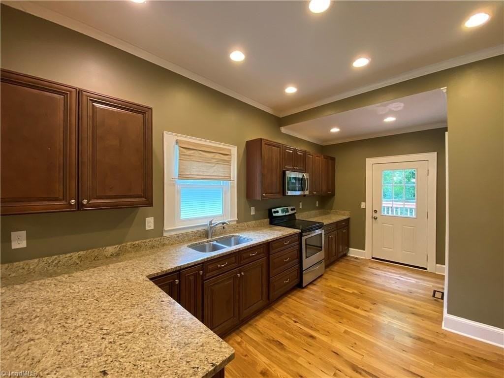203 Shawnee St - Photo 6 of 28