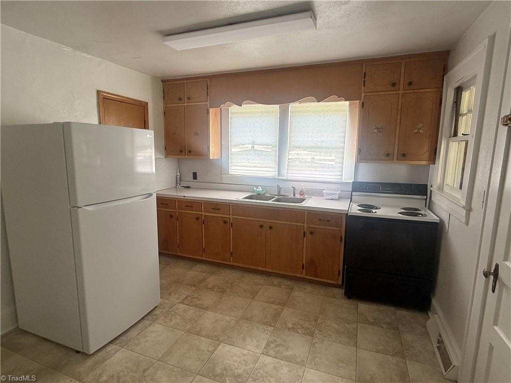302 N 7th Ave - Photo 6 of 26