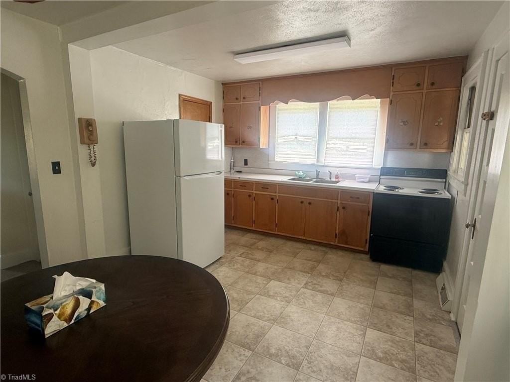 302 N 7th Ave - Photo 7 of 26