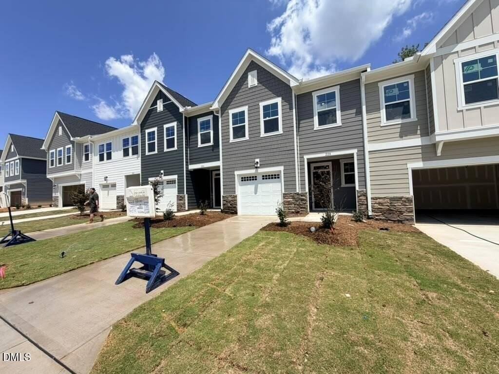 228 Deercroft Dr - Photo 3 of 29