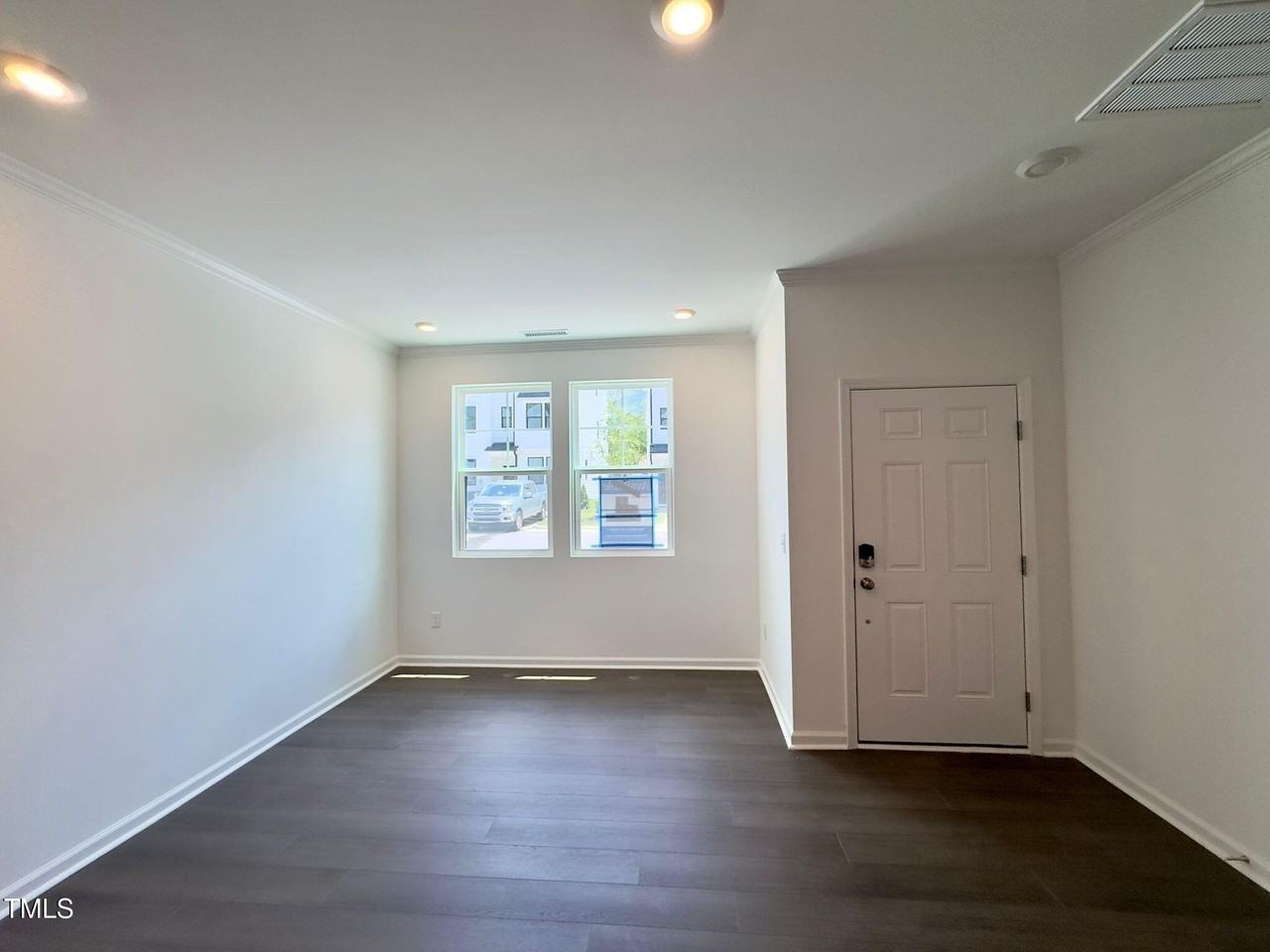 1529 Crescent Townes Way - Photo 5 of 40