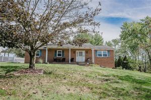 featured image of 979 Barclay Rd