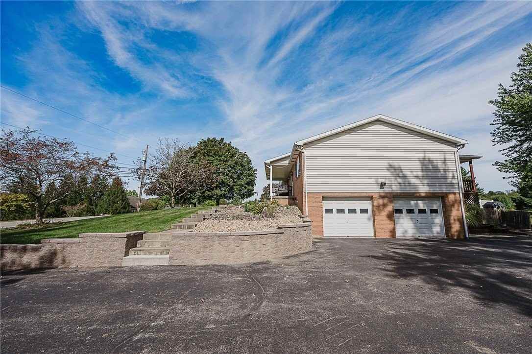 979 Barclay Rd - Photo 2 of 35