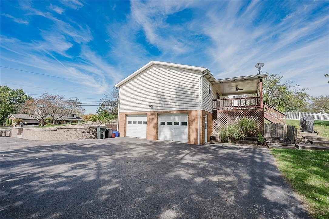 979 Barclay Rd - Photo 3 of 35