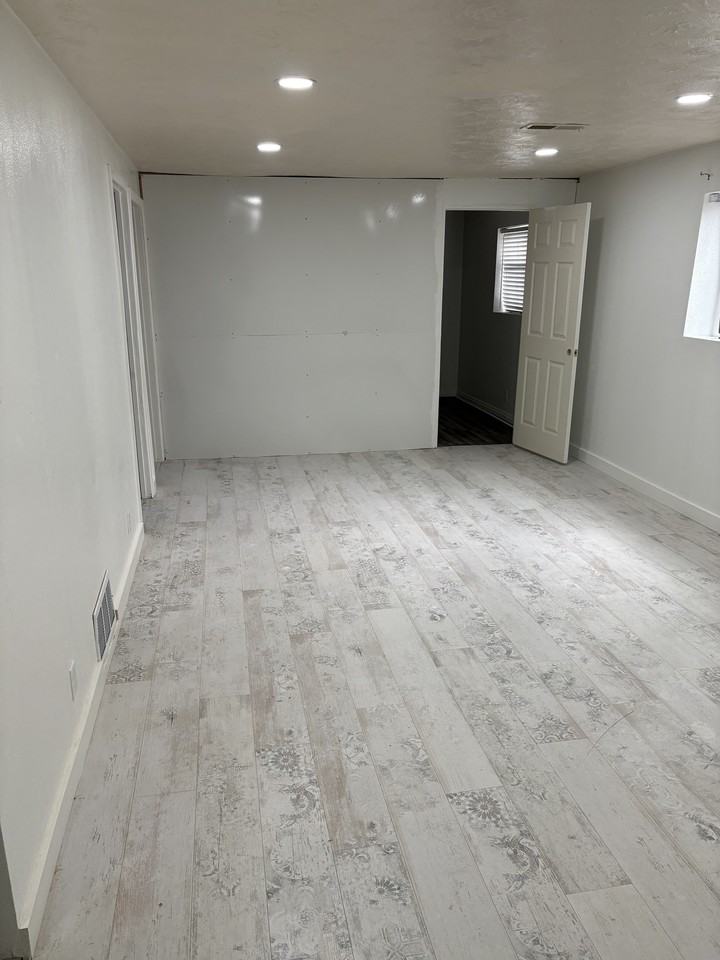 677 North 440 West Street - DWN #DWN - Photo 3 of 6