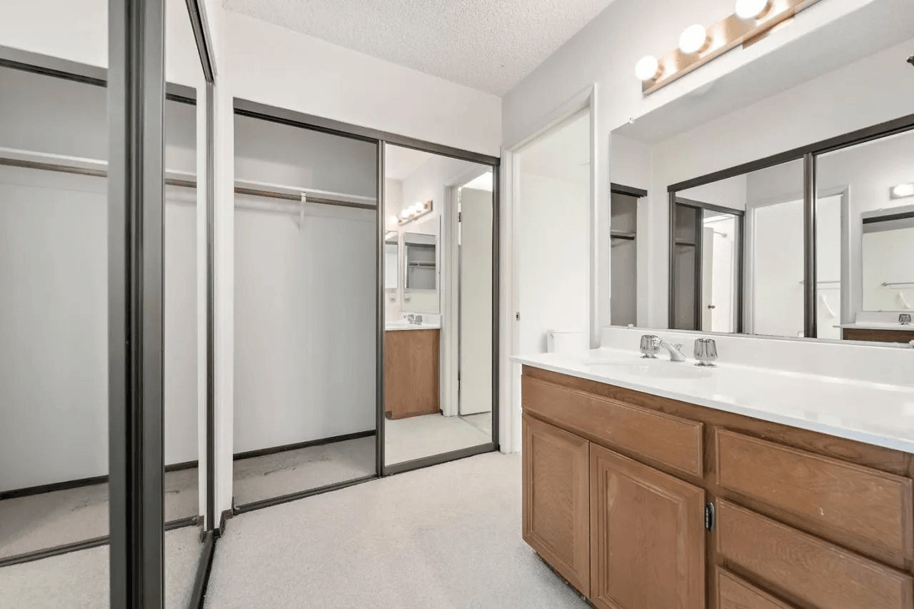 950 N Kings Rd #161 - Photo 3 of 16