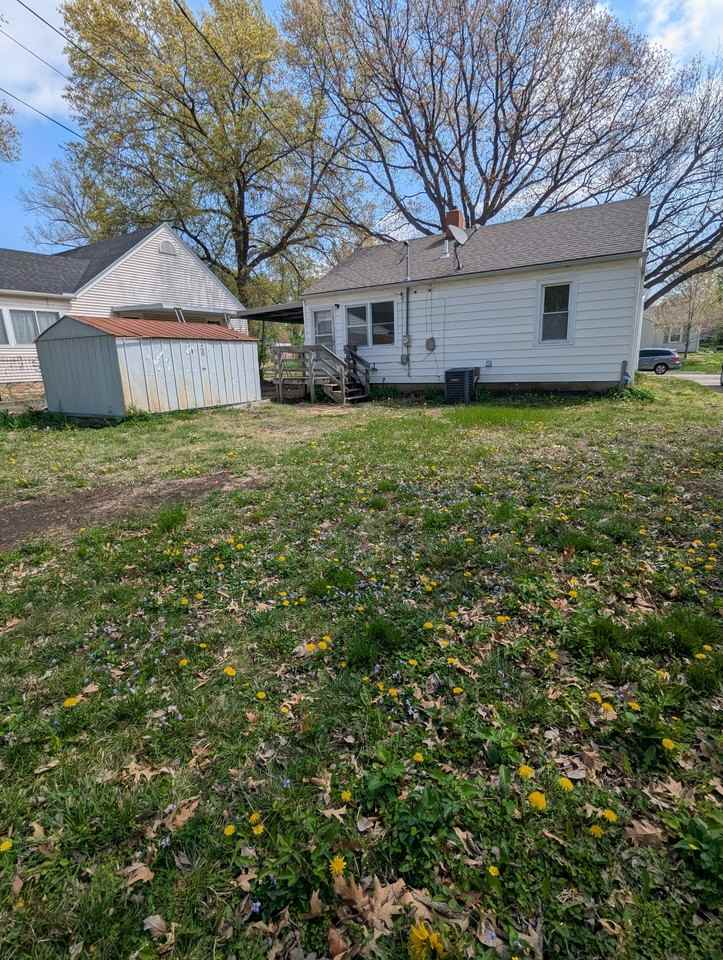 819 Sw Saline St #1 - Photo 4 of 15
