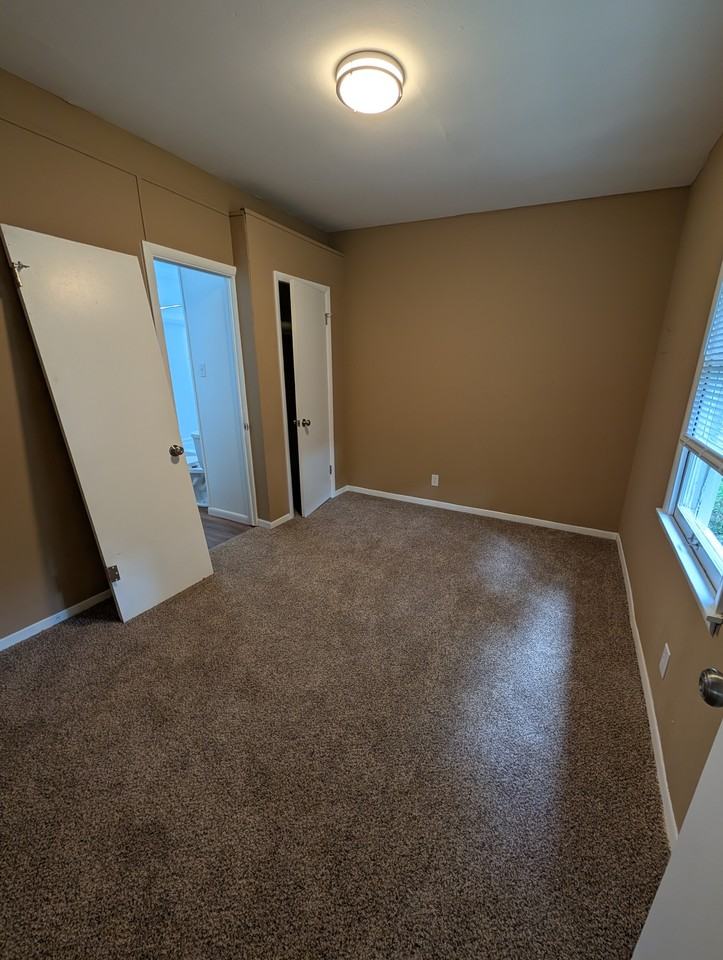 2513 Sw Buchanan St #1 - Photo 4 of 6