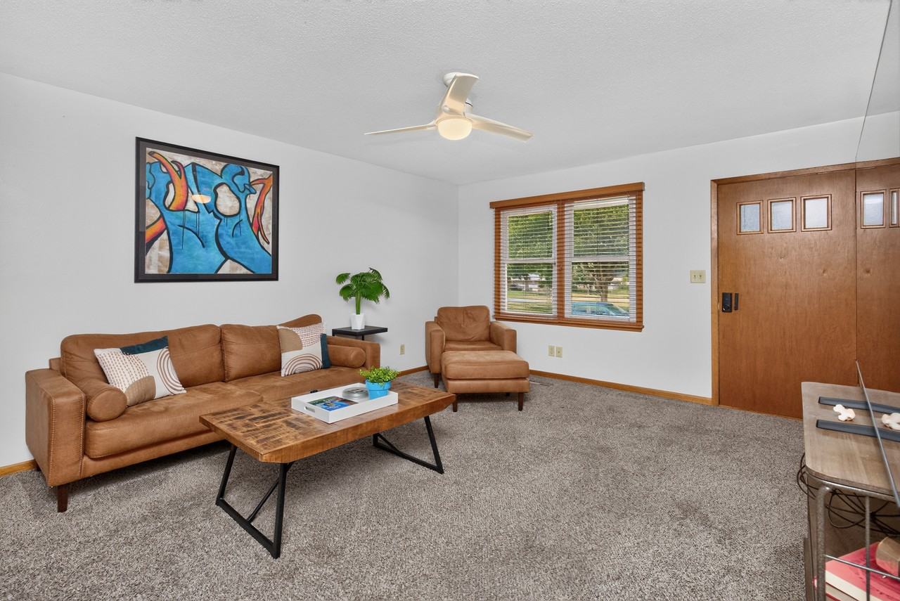 202 Northwest Sharmin Drive - Photo 3 of 24