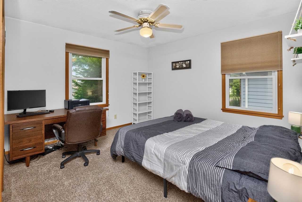 202 Northwest Sharmin Drive - Photo 6 of 24