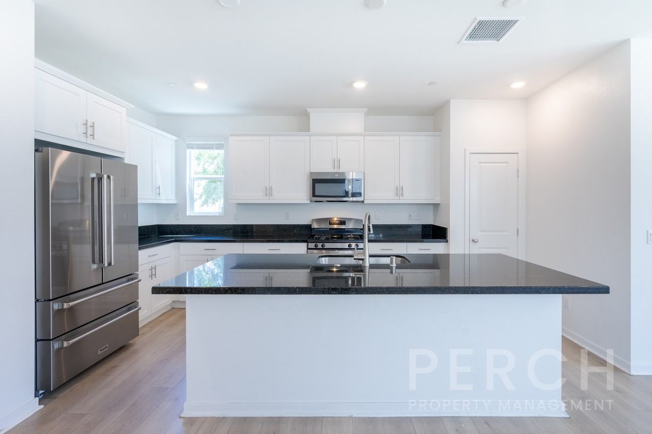 24473 Sonieta Ct #1 - Photo 4 of 39